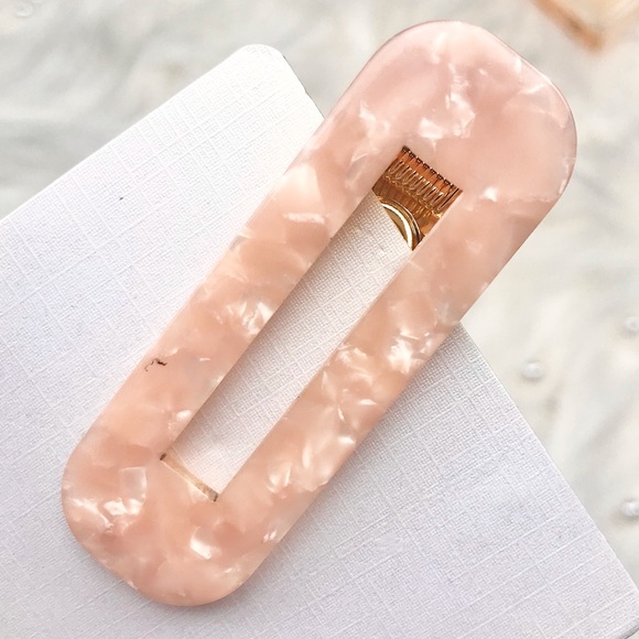 Accessories - 💜10/$25💜Coral Acrylic Rectangular Hair Clip NEW